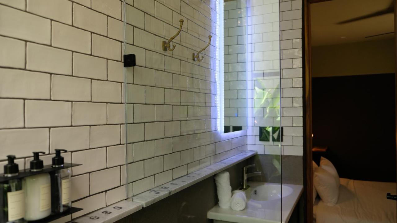 Loba Male Only Bed & Breakfast 4*