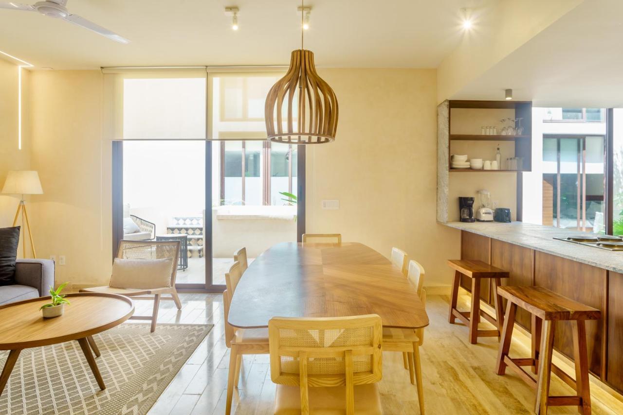 205 Perfect Location 3 Bedrooms Apartment *