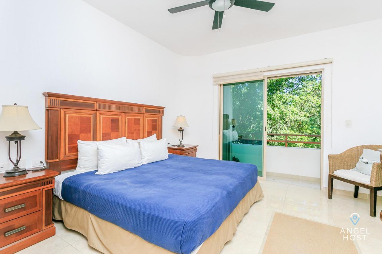 Perfectly Situated Between The Beach & Town By Stella Apartment