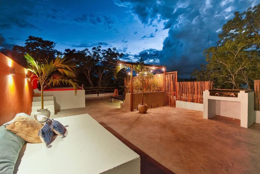 Ujo 100 Mb Wifi 2 Private Pools