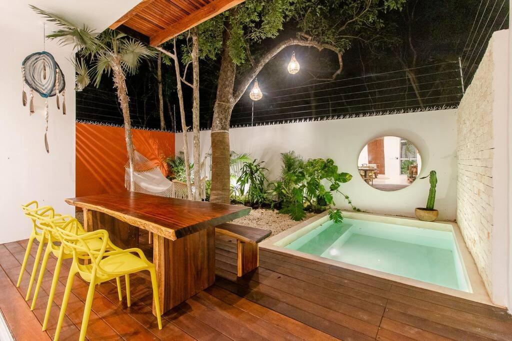 Ujo 100 Mb Wifi 2 Private Pools