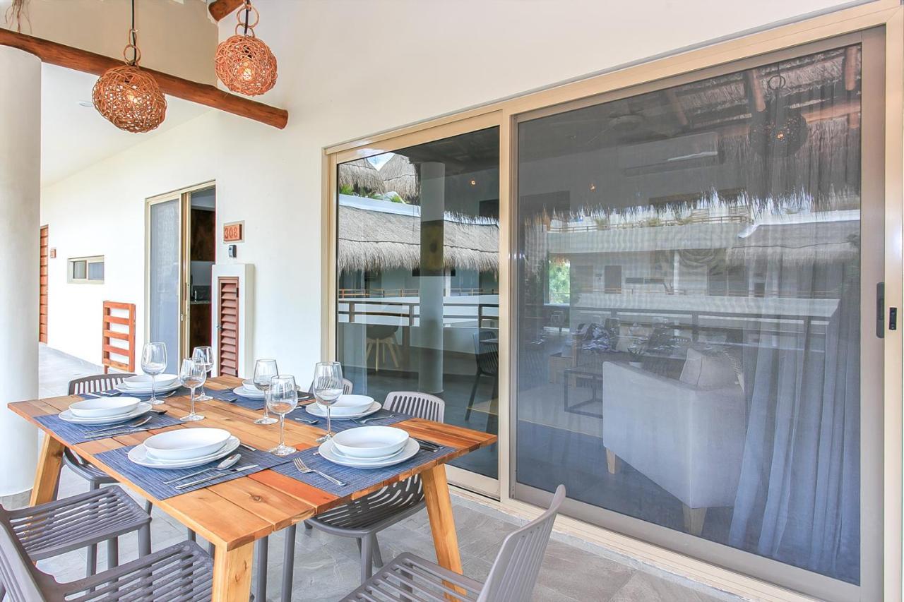 Complex With An Alluring Pool & Tropical Vibes By Stella Rentals! *