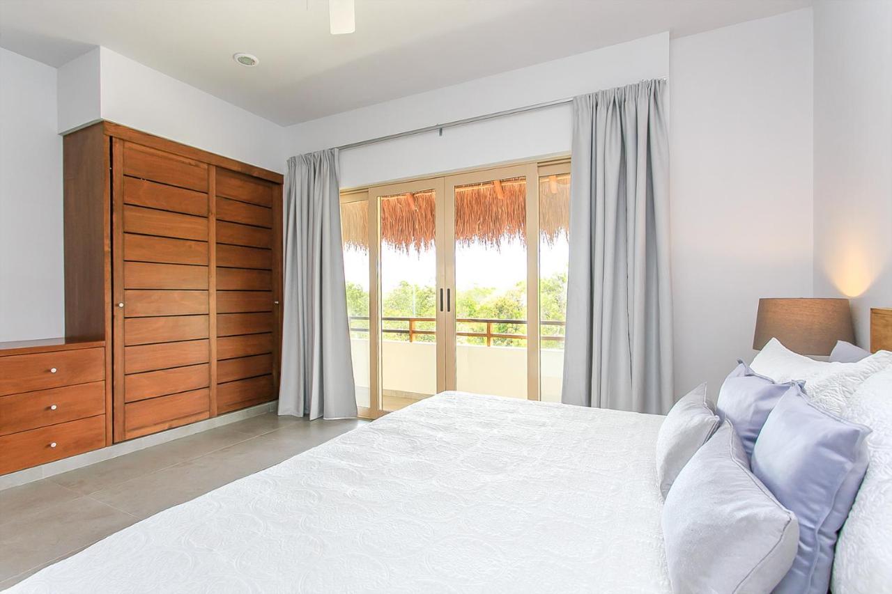 Complex With An Alluring Pool & Tropical Vibes By Stella Rentals! Apartment *