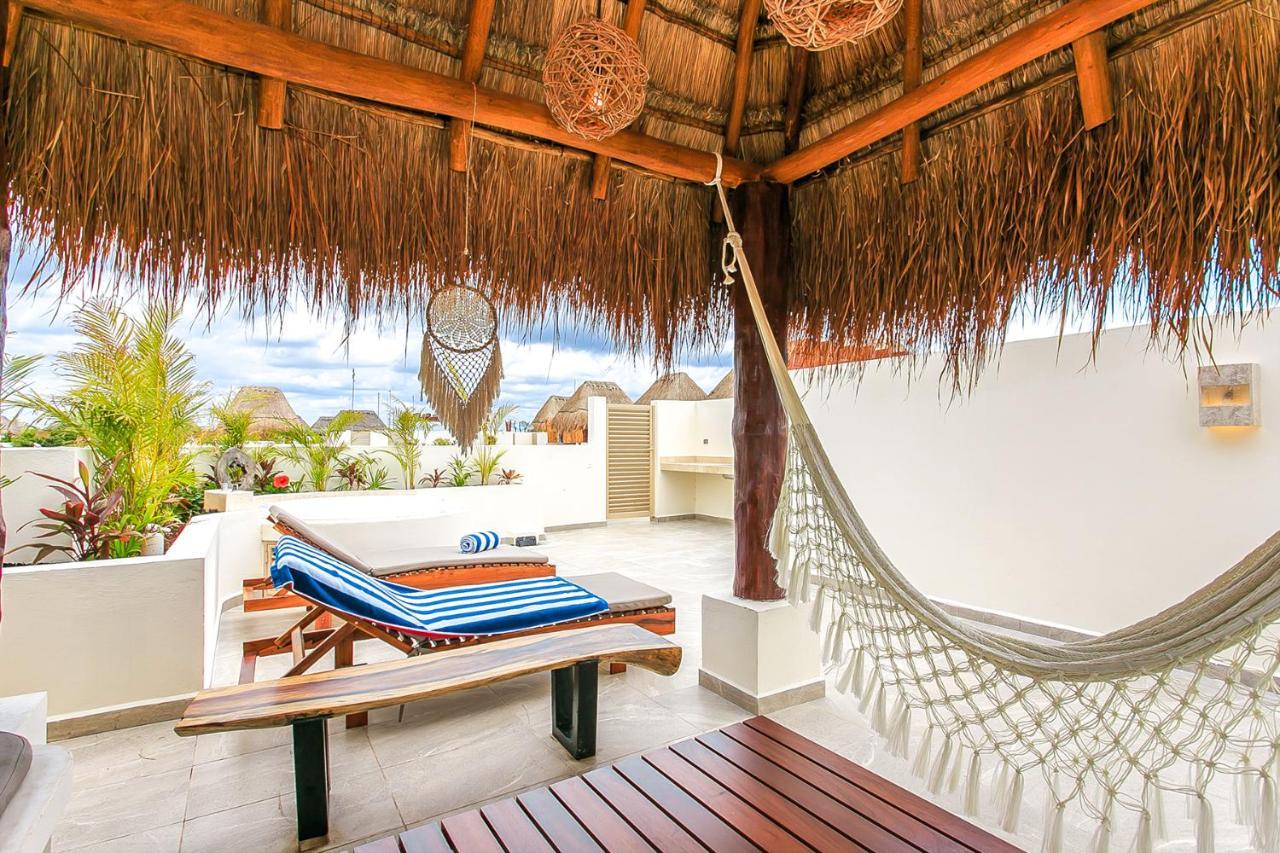 Complex With An Alluring Pool & Tropical Vibes By Stella Rentals! Apartment *