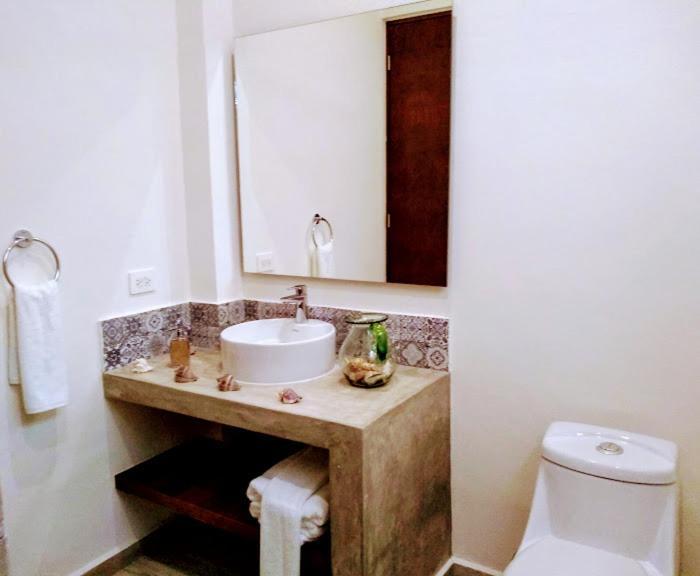 Cozy And Spacious By 10