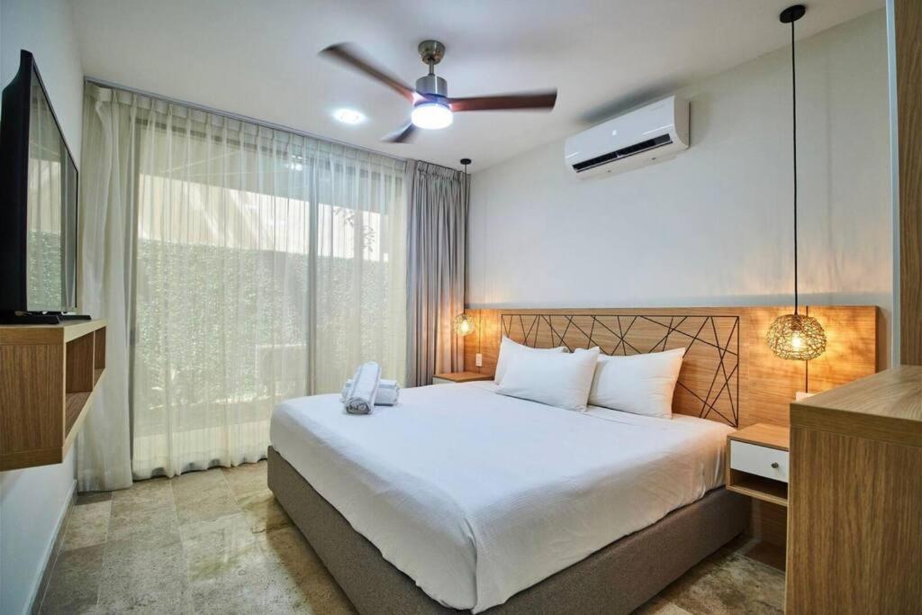 Sherlock - Swim Up & Gym & Club Access Apartment