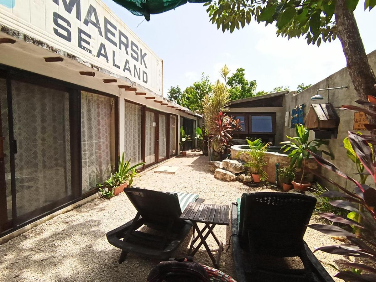 Primitive Selfcheck-in Adults Only 2*