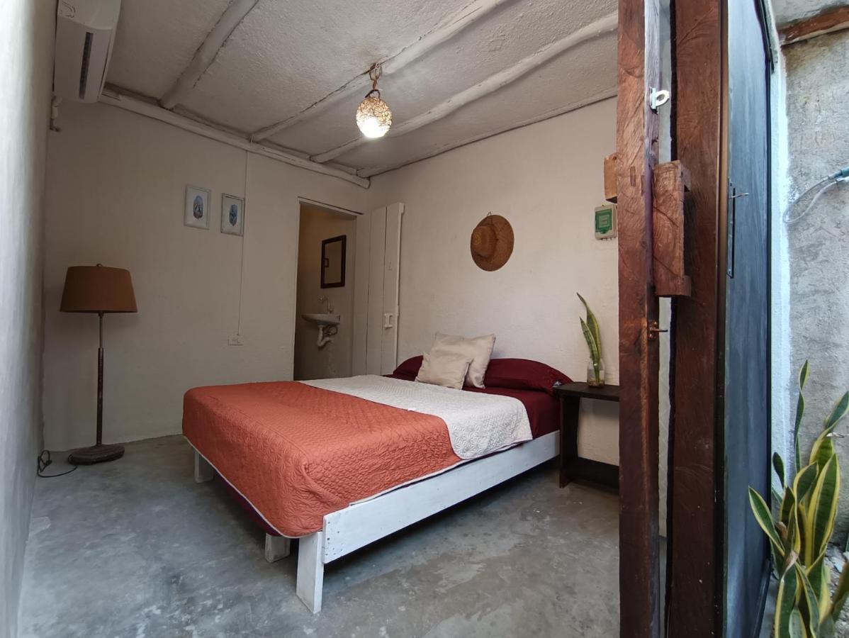 Primitive Selfcheck-in Adults Only 2*