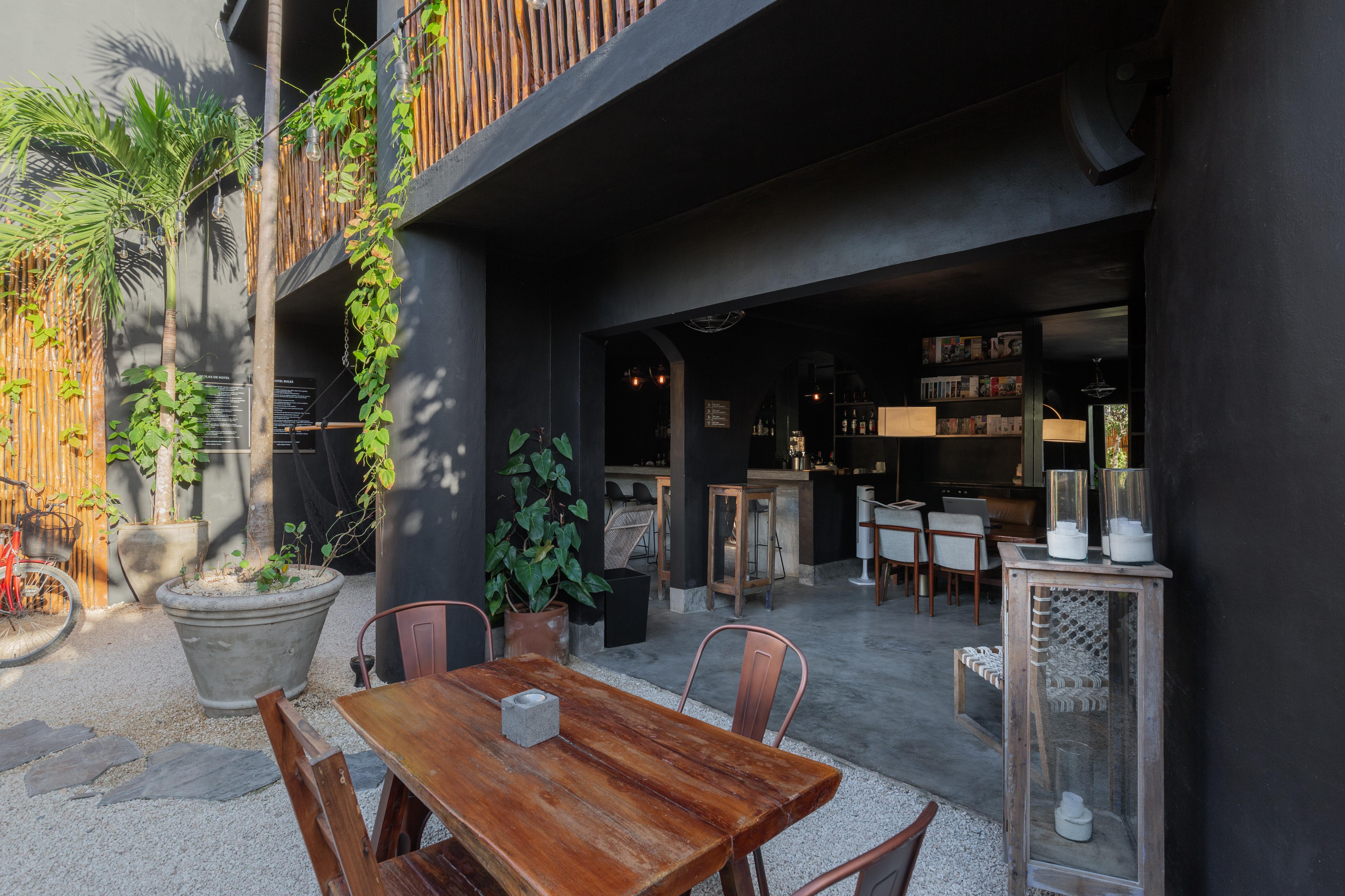 Hotel Aroma & Club