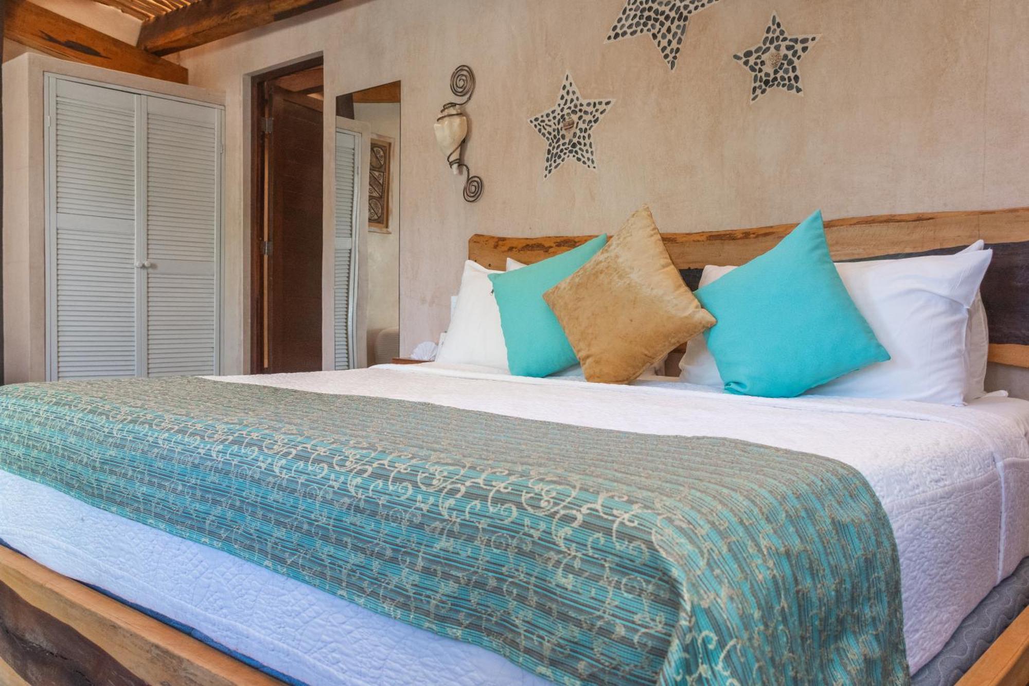 Hotel Estrellas - Located At The Party Zone 4*