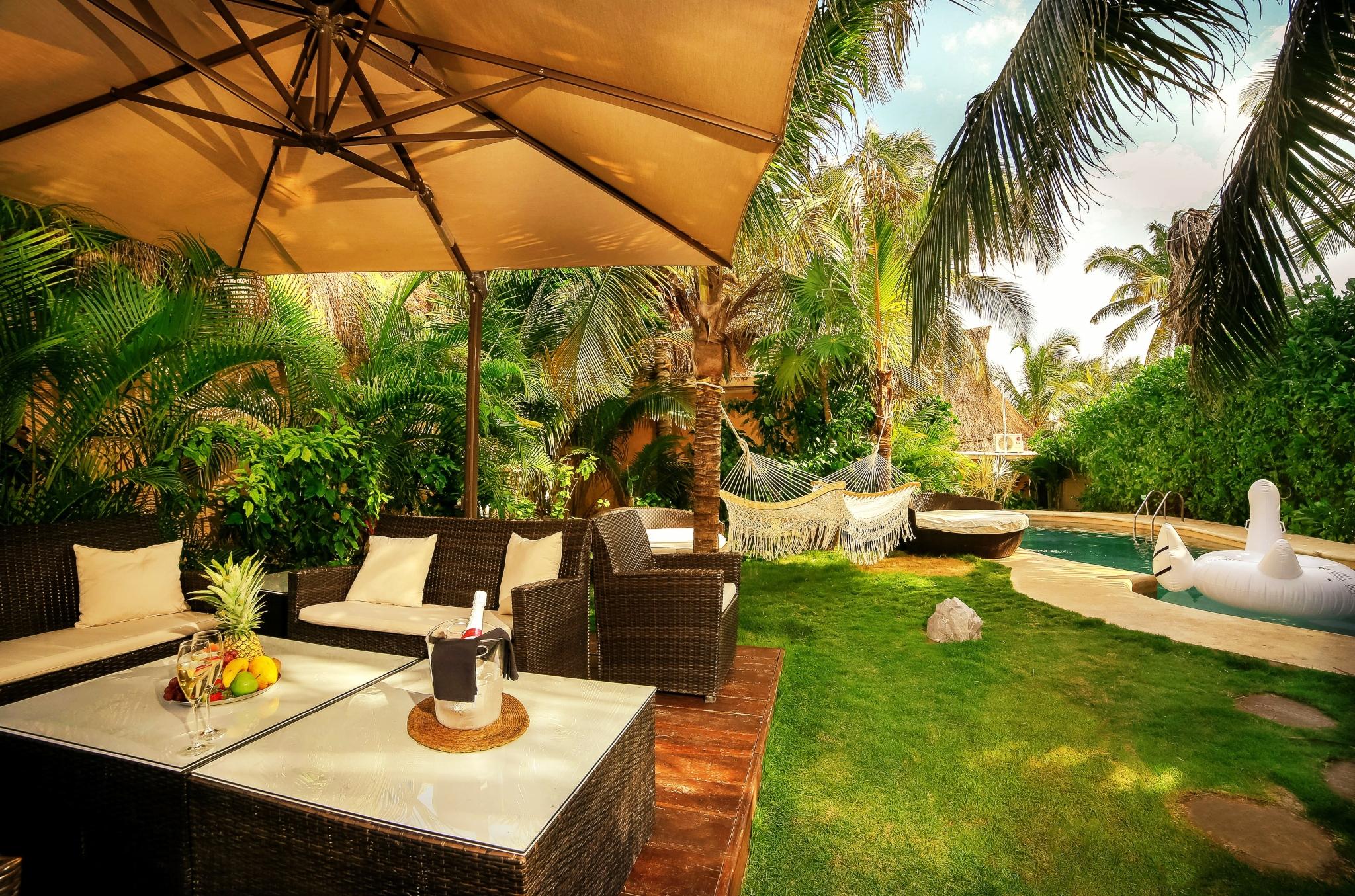 Estrellas - Located At The Party Zone Hotel