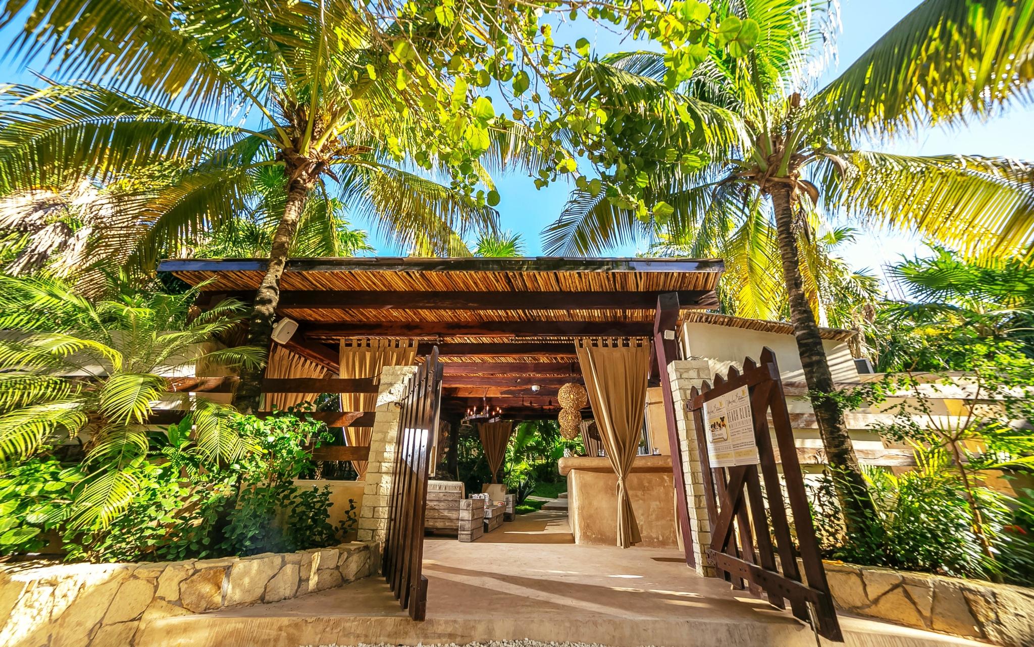 Hotel Estrellas - Located At The Party Zone