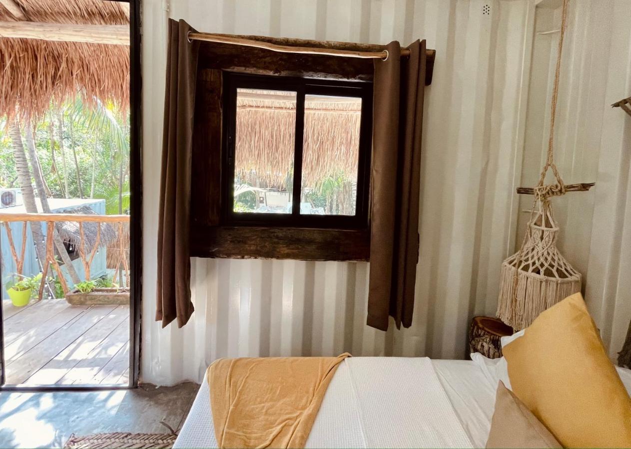 Pal Mar Glamtainer *