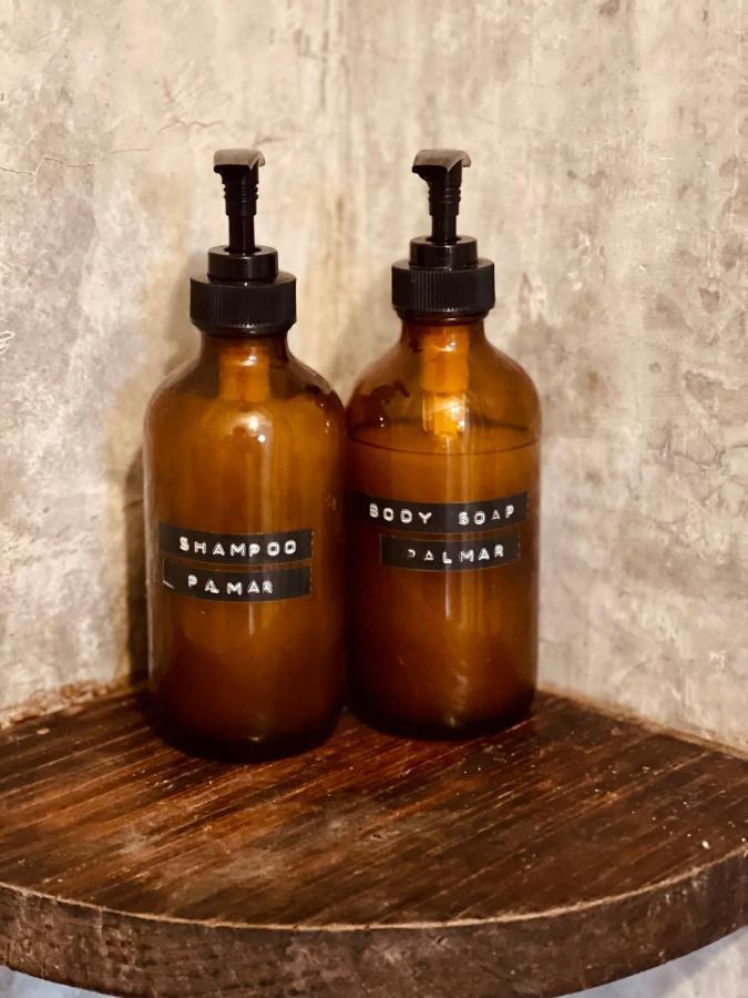 Pal Mar Glamtainer Hotel