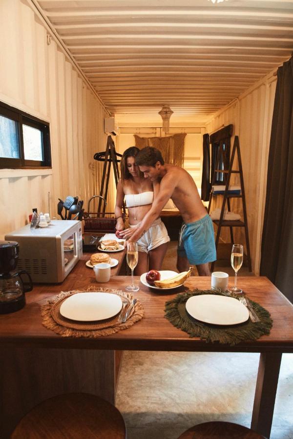 Pal Mar Glamtainer Hotel