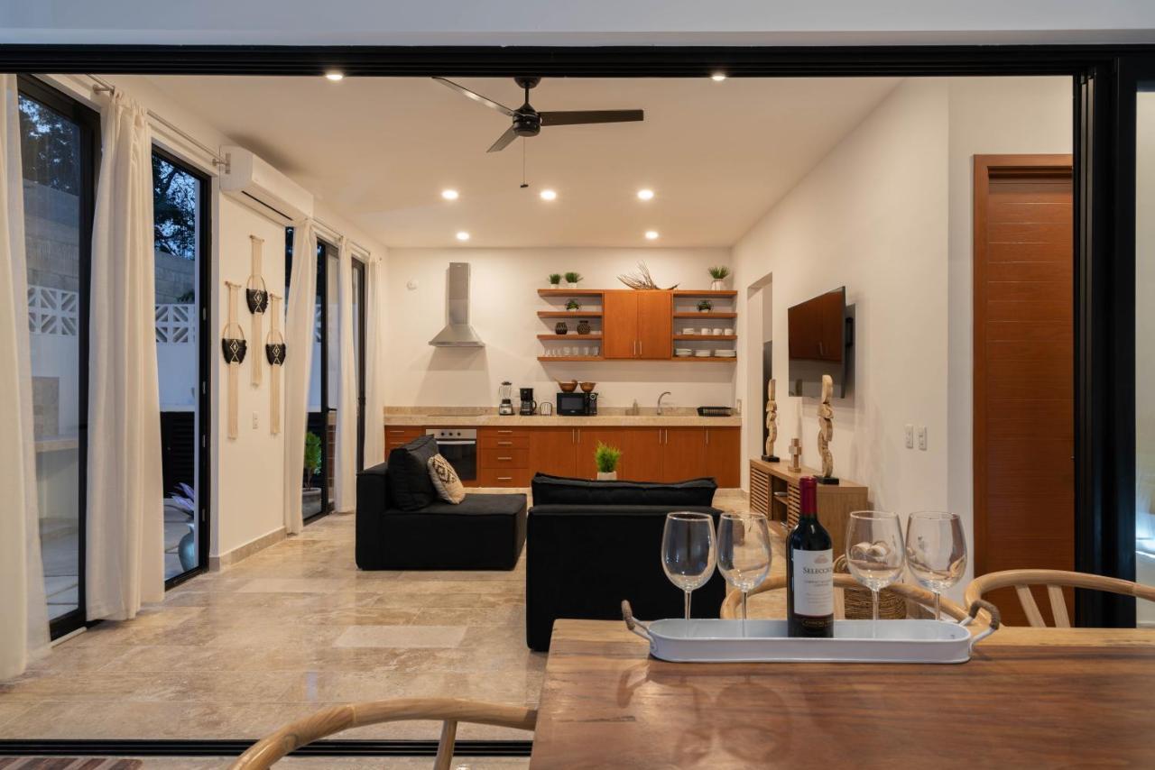 Apartment Cozy 3 Bedrooms Townhome-centrally Located-gated-wifi *