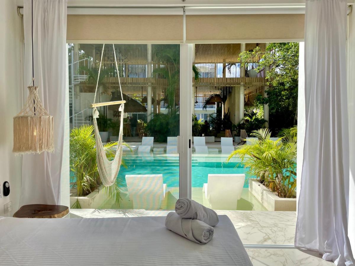 Beautiful Swim-up With Private Terrace, Pool And Jungle Gym Apartment *