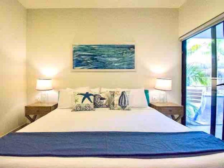 Crlstalida Swim Up & Free Bikes By Casa Paraiso Apartment *