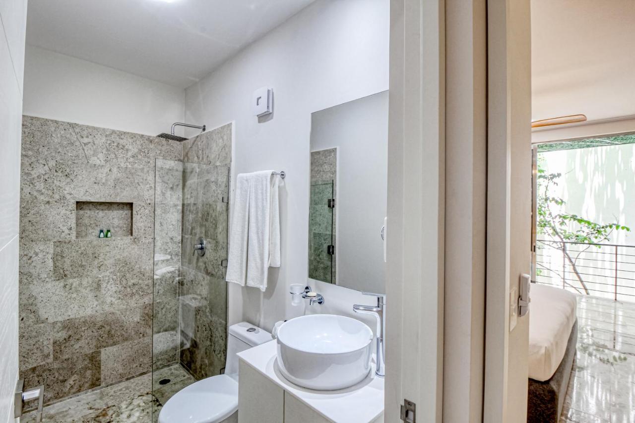 Brava Towers 212 1 Bedroom *
