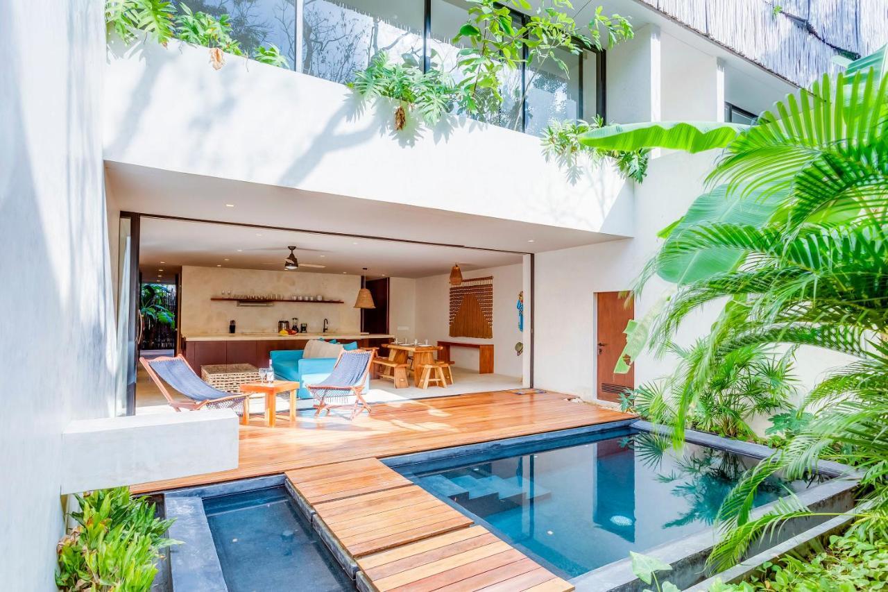 Gorgeous Flowy Space With Wrap-around Private Pool Apartment