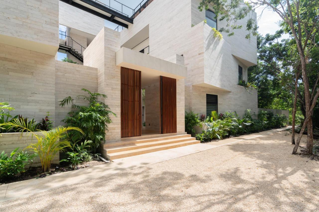 Stylish And Peaceful Jungle *