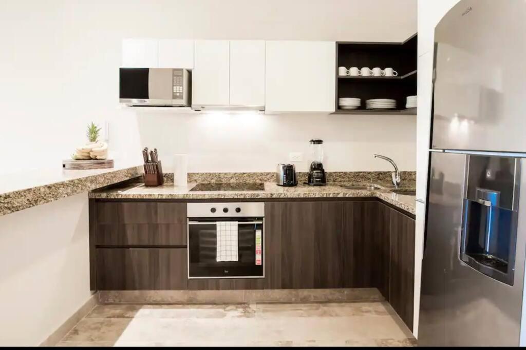 Apartment Chic Rooftop Ph, Private Pool, 1mi From The