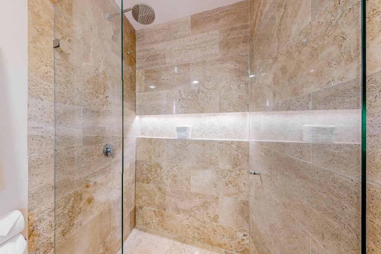 Giada Towers, Unit 102 *