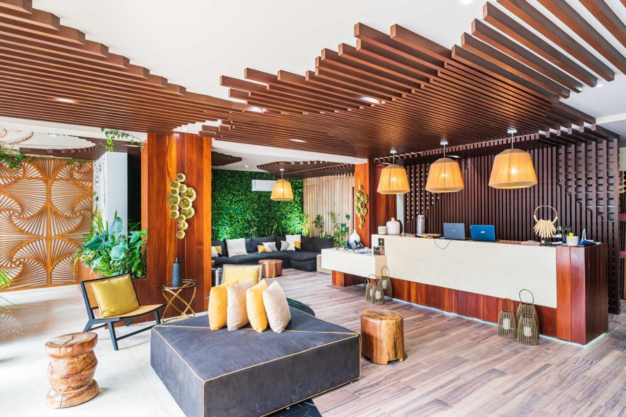 At Menesse Apartment