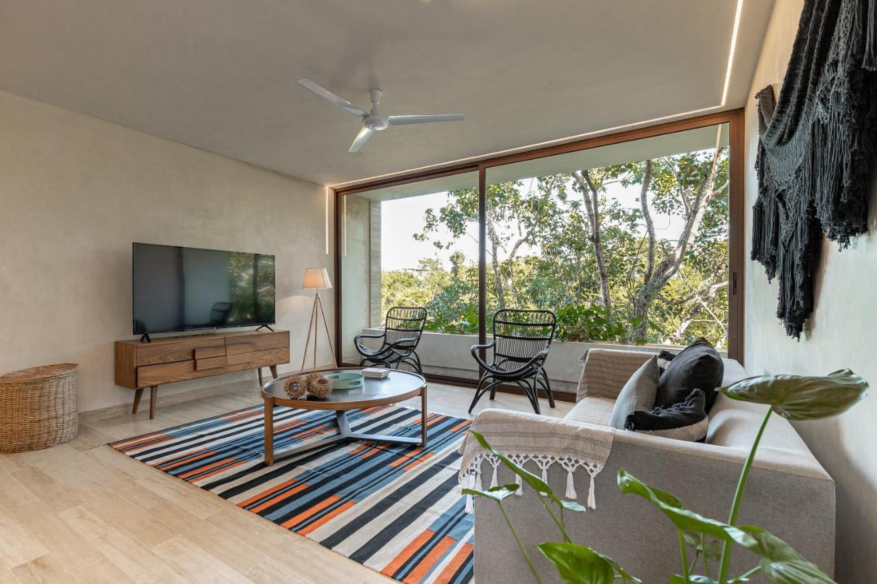 308-303 Beautiful With 3 Bedrooms Apartment *