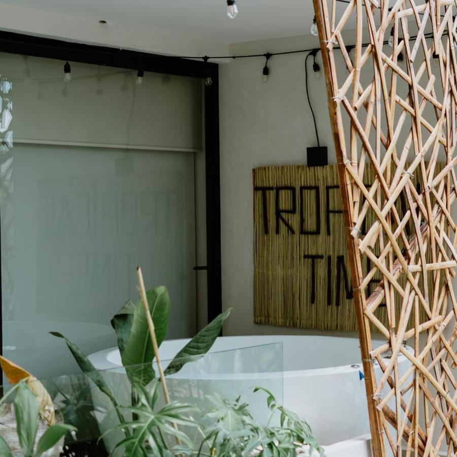 Jade Hotel