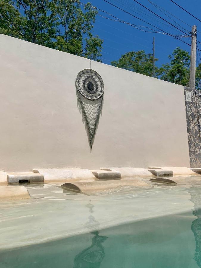 Tua Large Comfortable Pool Parking Space *