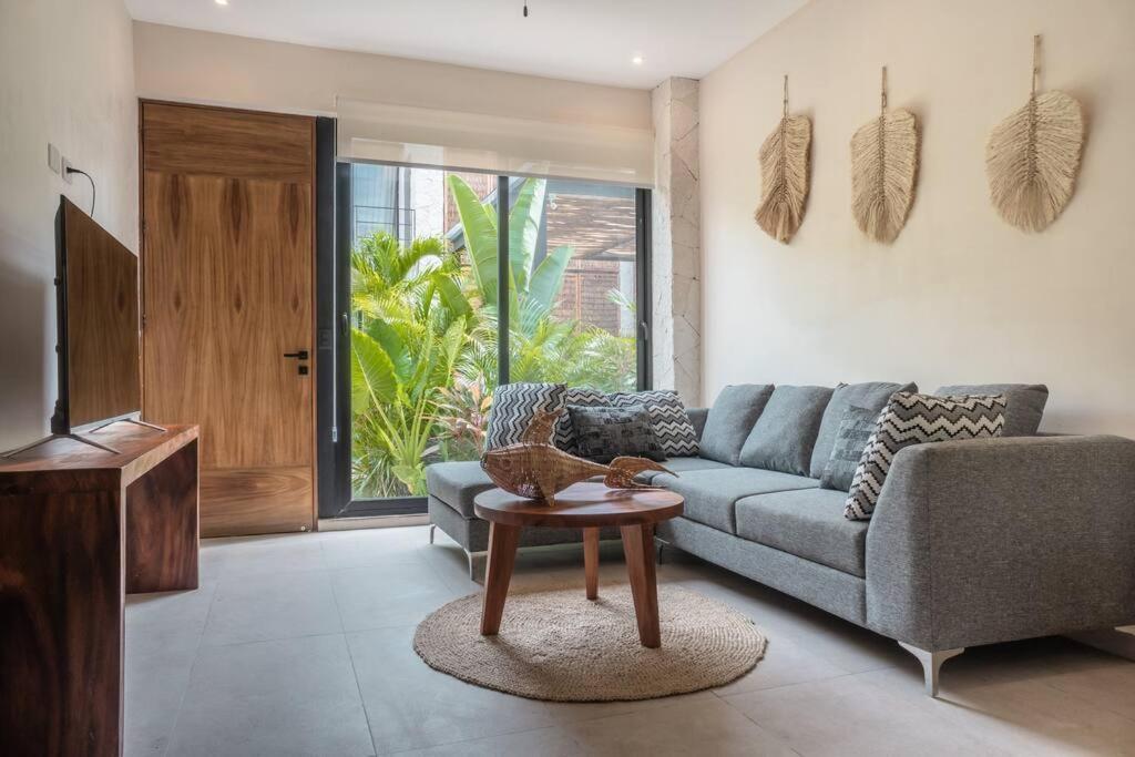 Toh1, Downtown Apartment