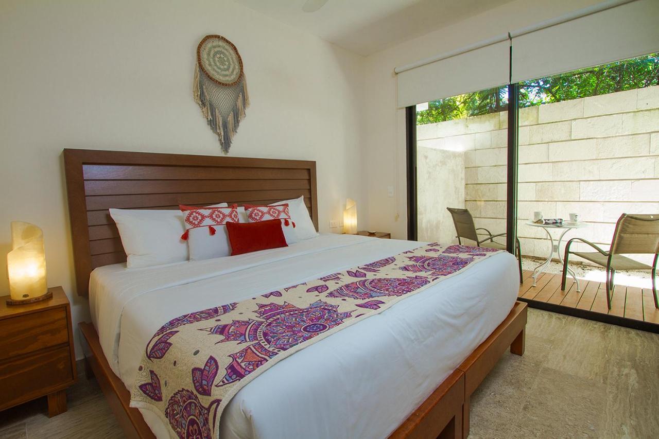 *luxurious With Private Patio* *