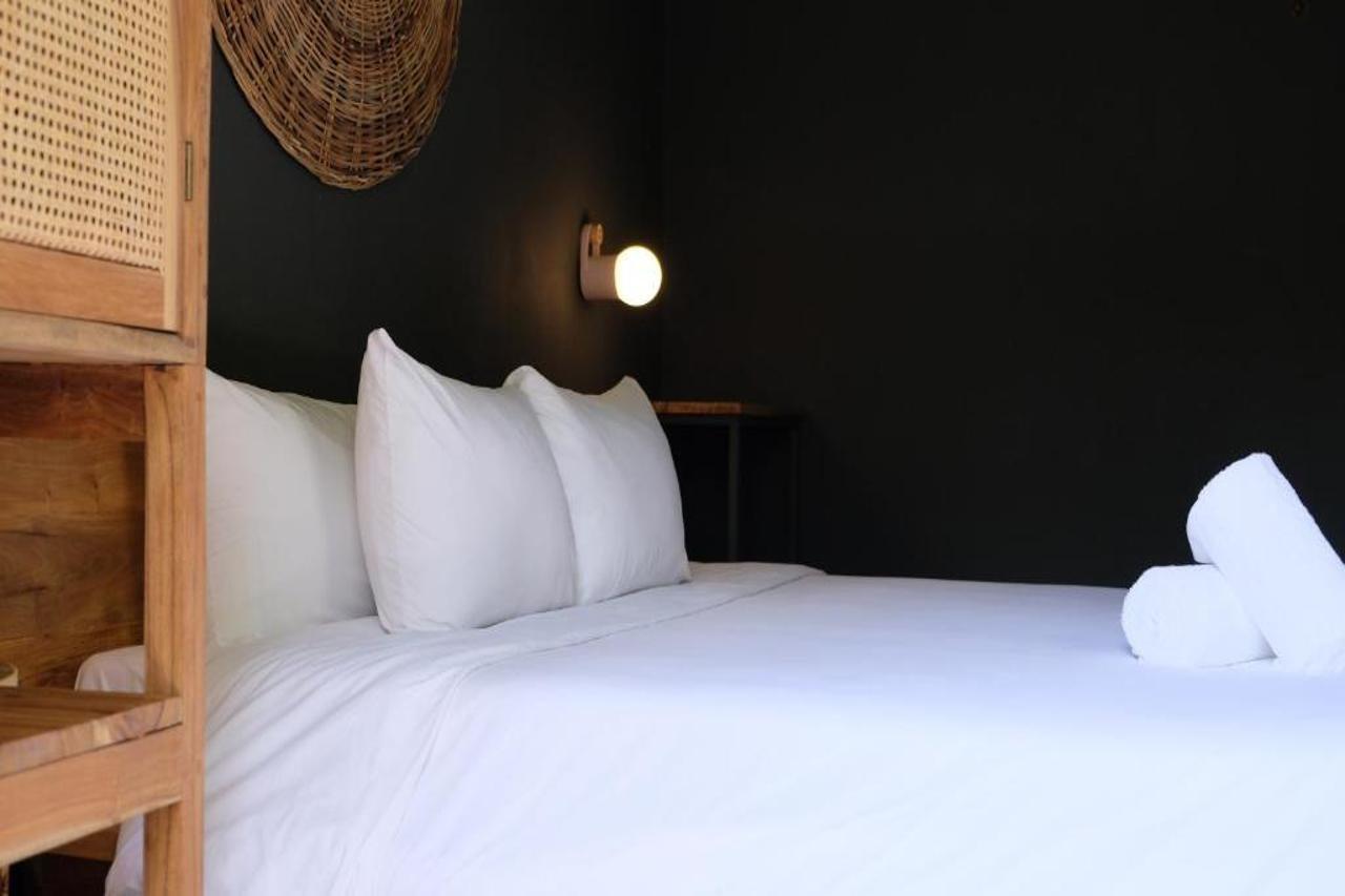 Loba Male Only Bed & Breakfast