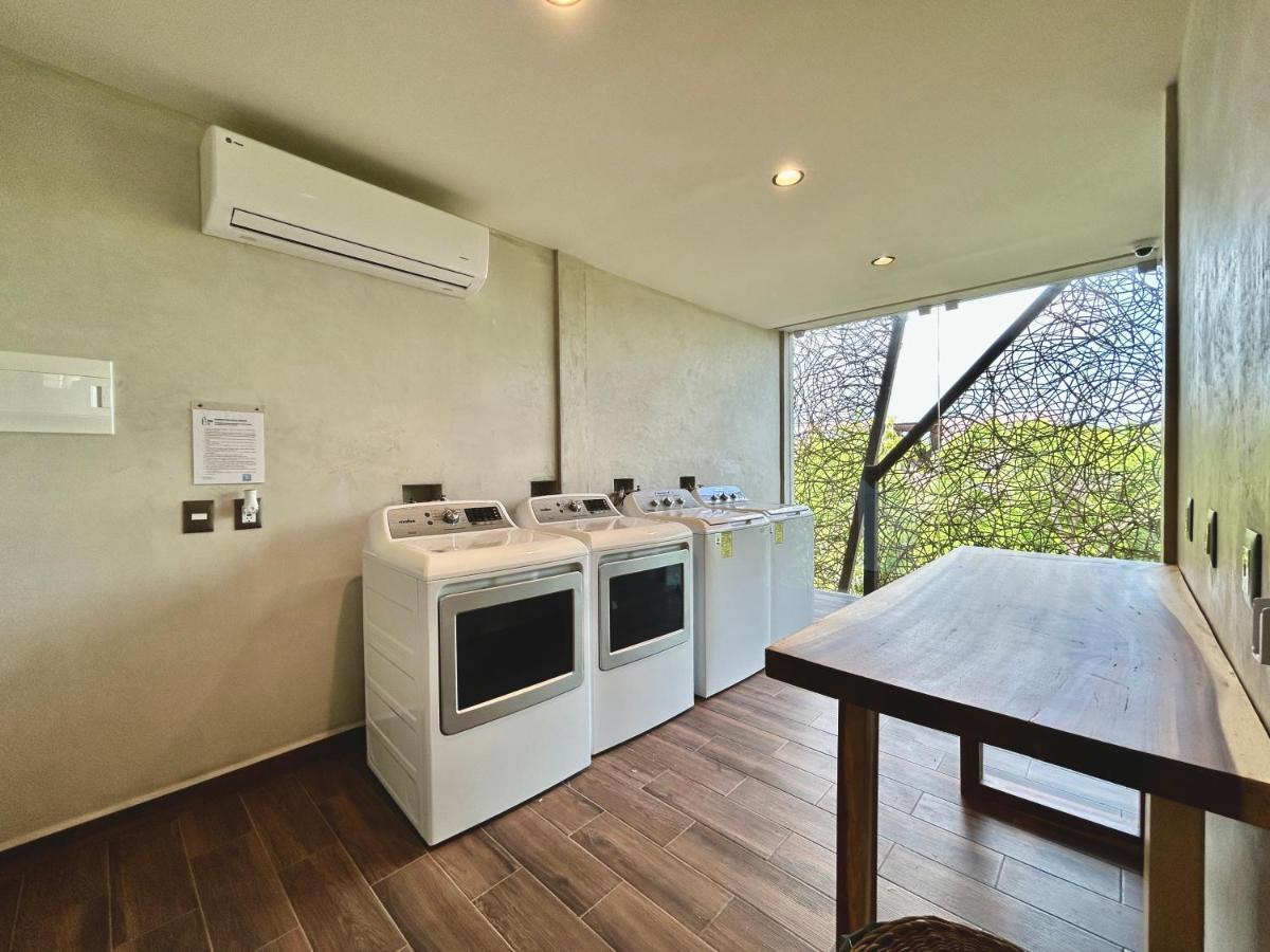 Rooftop Oasis: Urban Retreat With Infinity Pool & Private Terrace Apartment