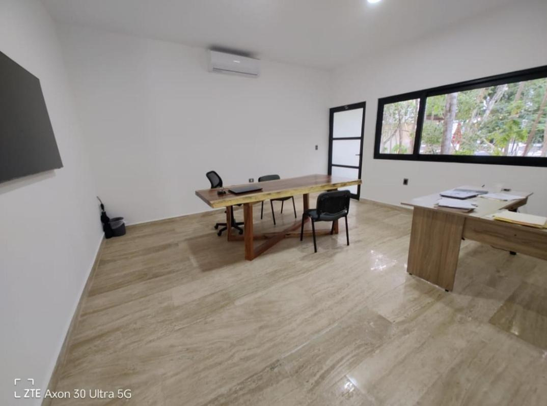 Apartment Jungle Oasis Studio: Beachside Retreat With Pool And Amenities