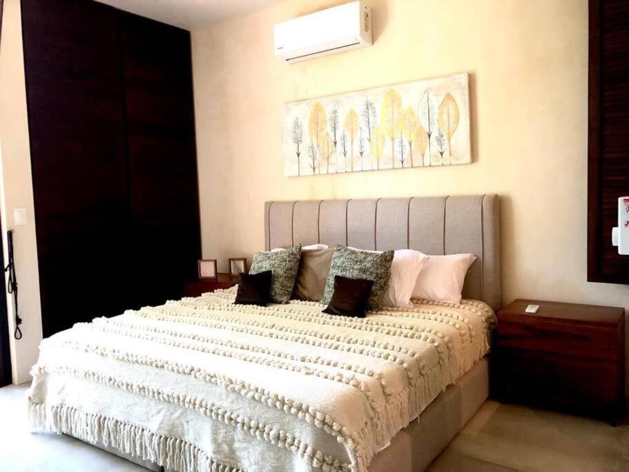 Luxury 2 Bdr 2 Bth 2 Bikes Jacuzzi Fiboptic Wifi. Apartment