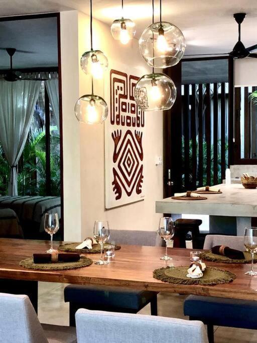 Luxury 2 Bdr 2 Bth 2 Bikes Jacuzzi Fiboptic Wifi. Apartment