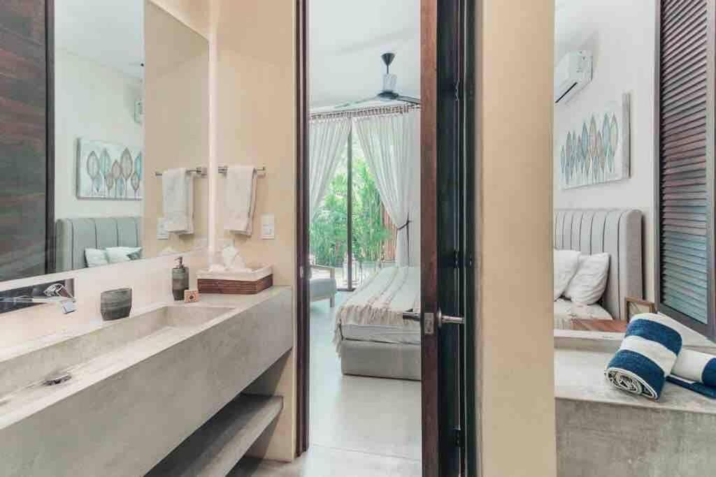 Apartment Luxury 2 Bdr 2 Bth 2 Bikes Jacuzzi Fiboptic Wifi. *