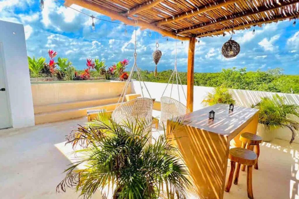 Lush Rooftop With Ensuite Pool & Wifi Apartment