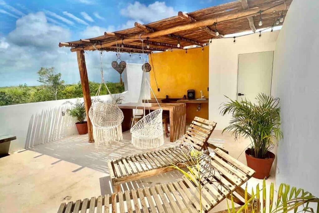 Lush Rooftop With Ensuite Pool & Wifi Apartment