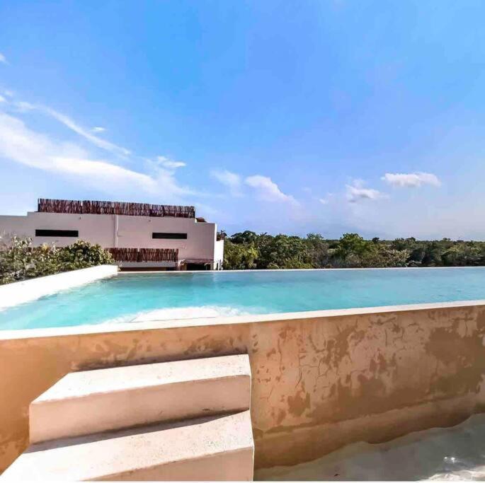 Lush Rooftop With Ensuite Pool & Wifi Apartment *