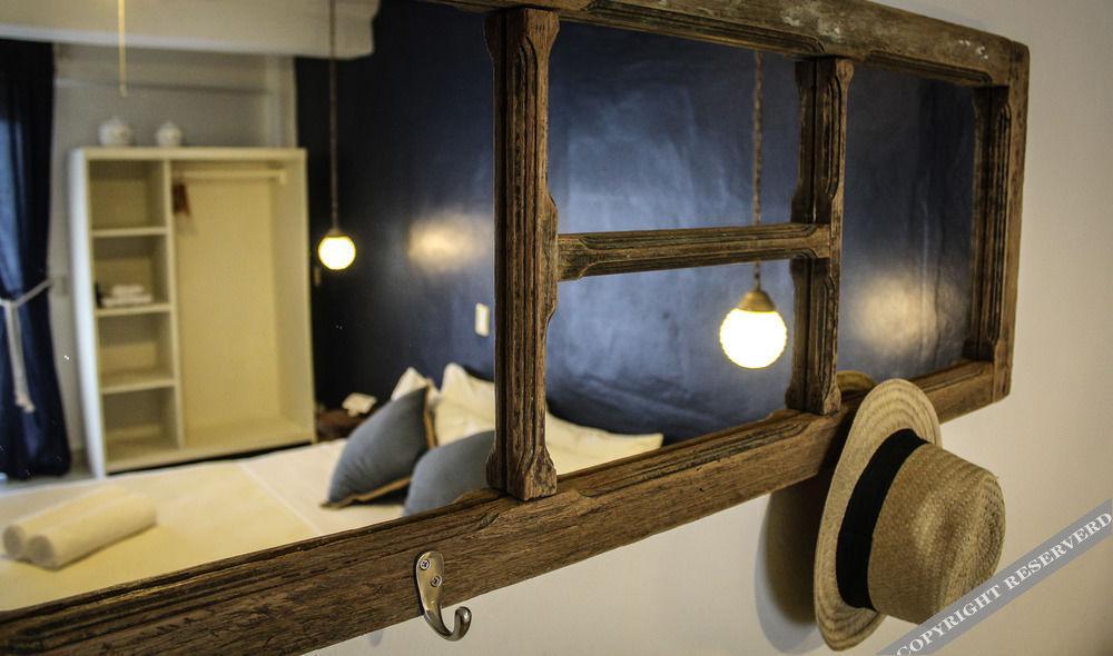 Howlita - Adult Only