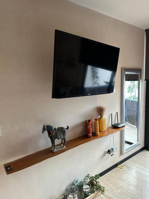 Cozy Getaway With Amazing Pool