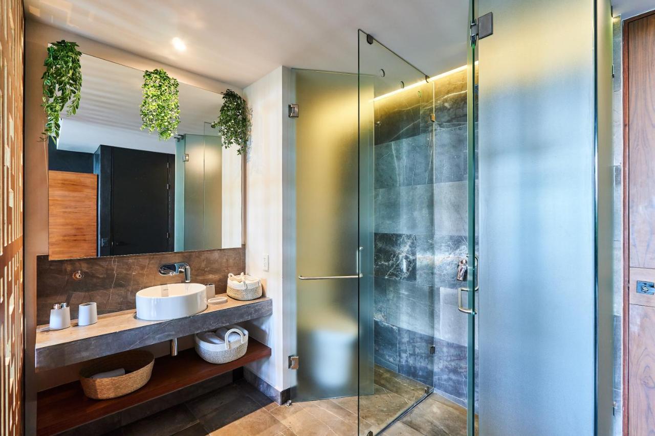 Bond - Centric & Private Plunge Pool & Club Access Apartment *