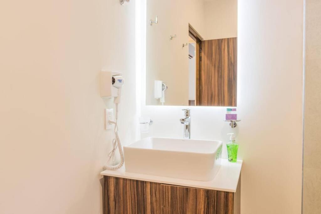 Modern Perfect For Couples And Remote Work Apartment