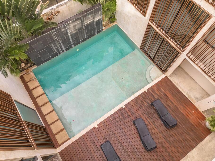 2br, 2 Pools, Gym, 15min From