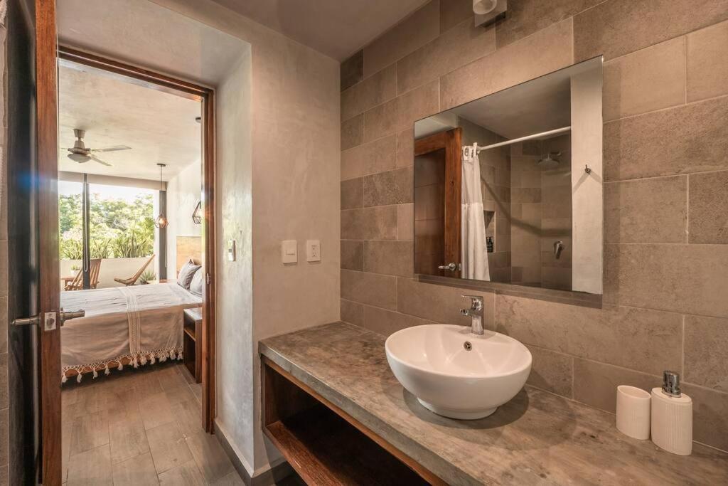 2br, 2 Pools, Gym, 15min From Apartment *