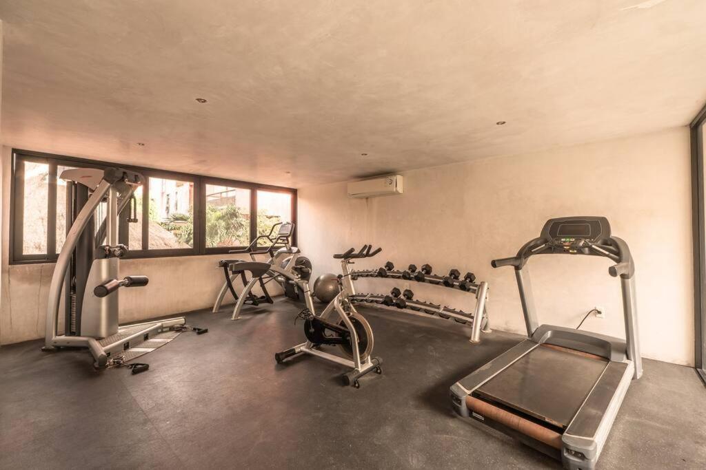 Apartment 2br, 2 Pools, Gym, 15min From