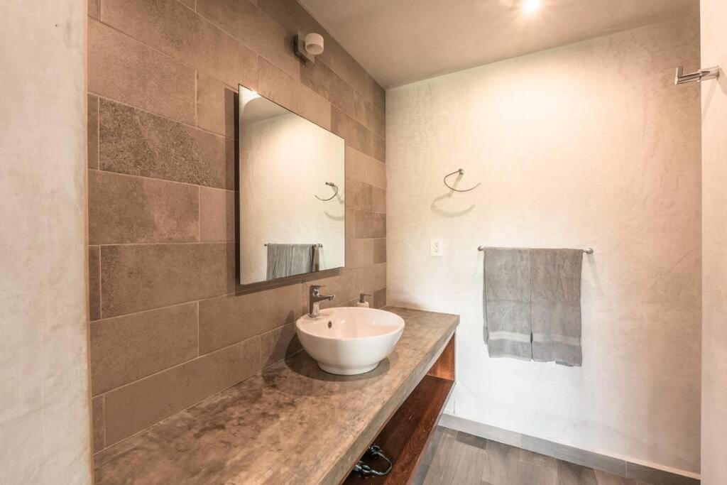 2br, 2 Pools, Gym, 15min From Tulum